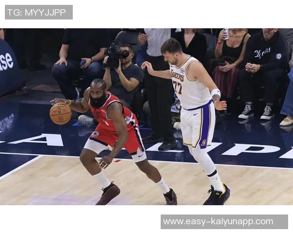 哈登三双数据再创新高追赶东契奇目标愈发清晰